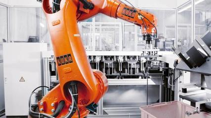 從普通機械到智慧大腦 工業(yè)機器人如何重塑制造未來